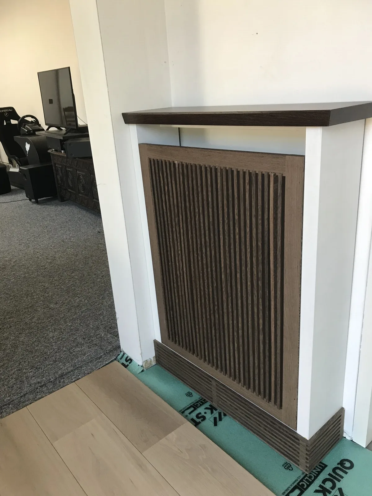 Cache-radiateur grille en bois foncé