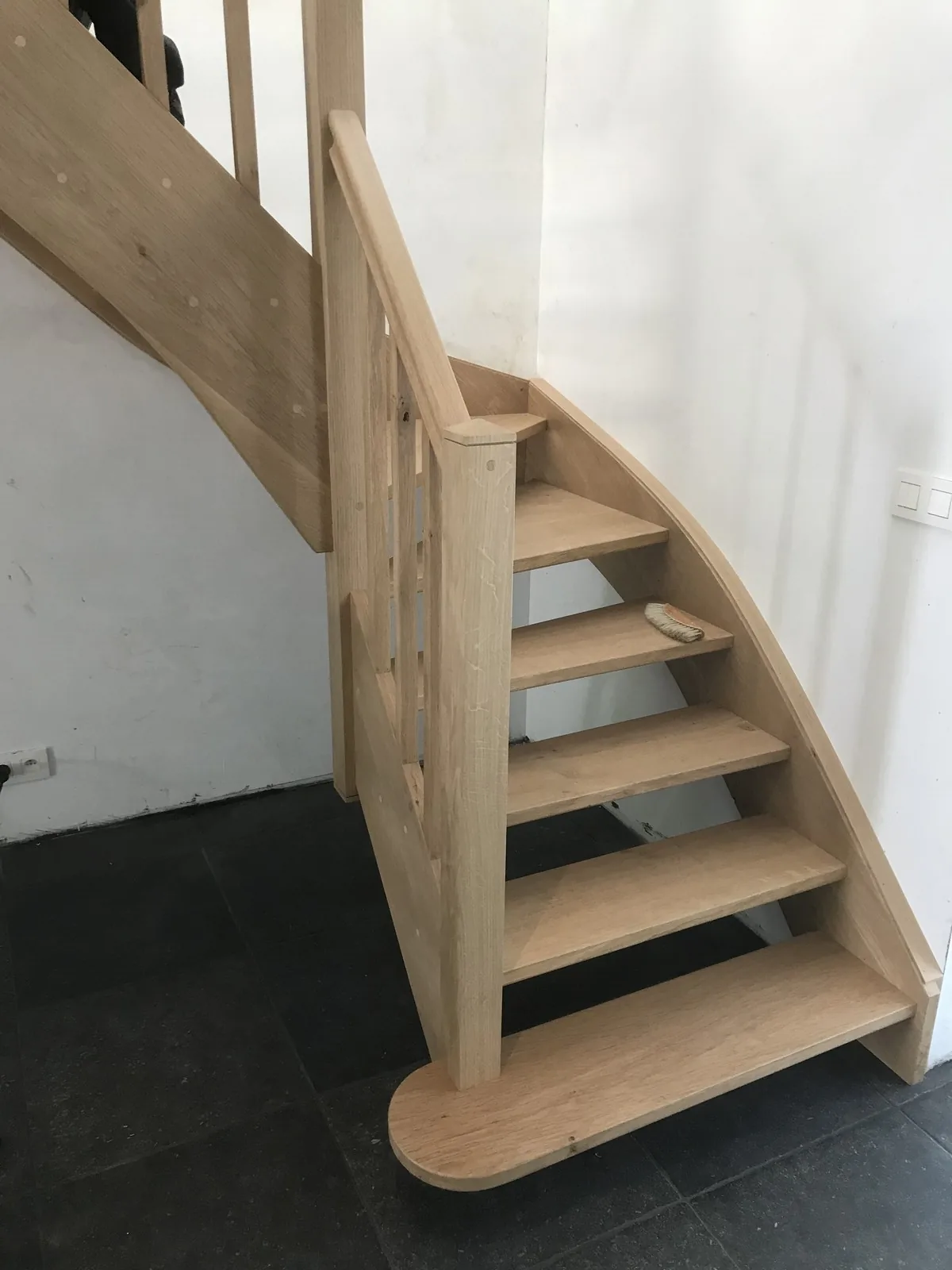 Escalier en chêne quart-tournant massif